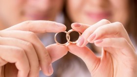 الزواج بين زميلين في العمل.. هل هو مفسد لعلاقة الزمالة فقط؟