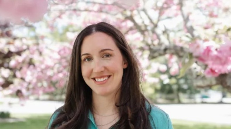 هكذا استطاعت شابة أمريكية أن تحقق مكاسب خيالية من العمل عبر الانترنت!