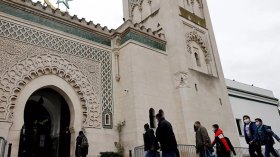 حزب لوبان مرعوب من دعوة مسجد باريس للتصويت ضده