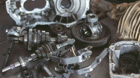 تصنيع قطع الغيار لتأمين الإقلاع في إنتاج السيارات