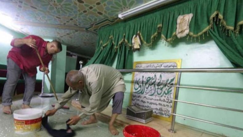 بالفيديو.. ضجة في مصر بعد غرق ضريح الشعراوي في مياه الصرف الصحي