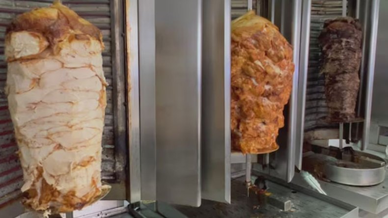 حجز قناطير من “الشاورما” المشبعة بمحلول حفظ الجثث في وهران