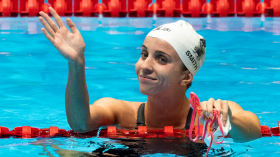 الأميركية سميث تحطم الرقم القياسي العالمي في الـ 100 متر سباحة على الظهر