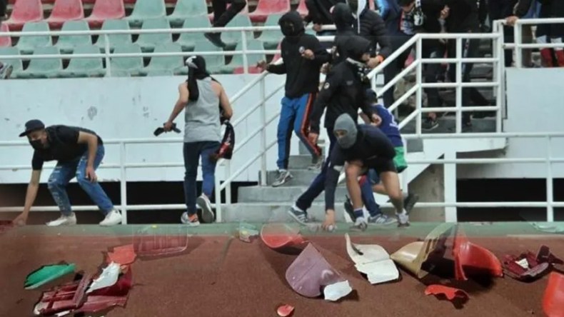 الوزارة تعتزم اتخاذ إجراءات جديدة للحد من العنف في الملاعب