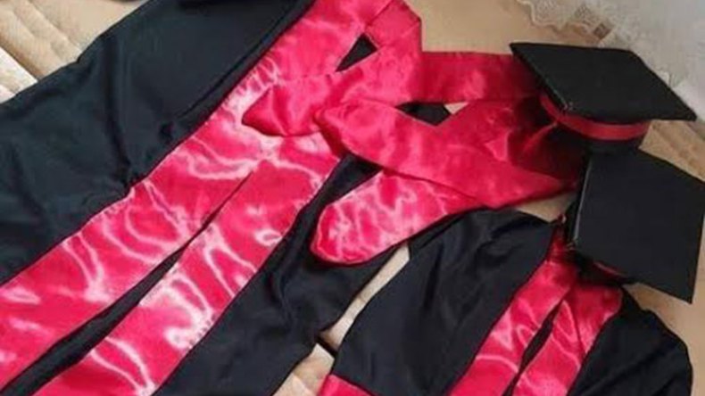 بذلة التخرج تغزو المدارس وتتحول إلى عادة وتجارة رائجة