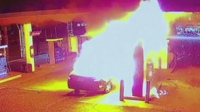 8 أخطاء تتسبب في اشتعال السيارة بمحطات الوقود