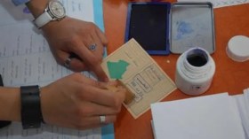 26,46 % نسبة المشاركة في الإنتخابات على الساعة الخامسة زوالا وتمديد فتح المكاتب