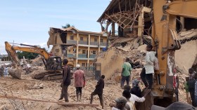 نيجريا.. انهيار مدرسة يودي بحياة 22 تلميذا (فيديو)