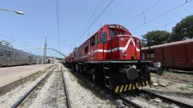 توقيع الاتفاقية التجارية لاستئناف نشاط القطار الرابط بين الجزائر وتونس (صور)