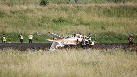 France: un avion s’écrase sur une autoroute et fait trois morts (VIDEO)