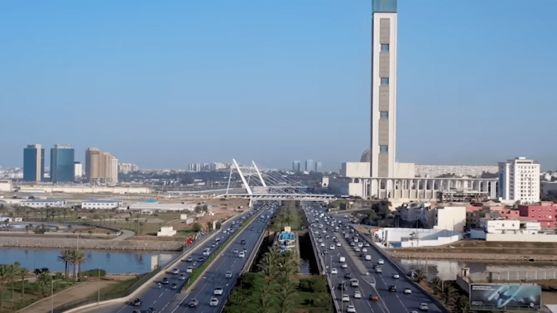الجزائر تتوفر على ثاني أكبر شبكة طرقات في إفريقيا وهذا طولها