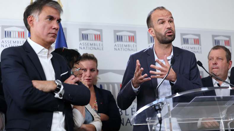 Blocage en France: le PS pointé du doigt par LFI!