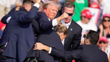 Donald Trump “visé par balle” en plein meeting (VIDEO)