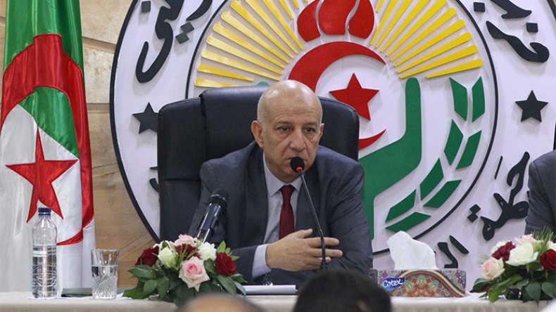 حملة تغييرات بـ”الأفلان” وسط انتقادات للغرباء!