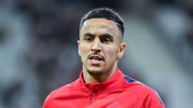 ناديان مُهتمّان بِجلب آدم الوناس