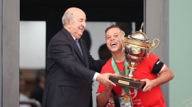 بِالصّور: الرّئيس تبون يُسلّم كأس الجمهورية لِشباب بلوزداد