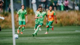 بِالفيديو: جزائريون يحضرون أوّل مران لـ “عمّورة” بِألمانيا