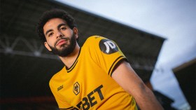 آيت نوري مطالب بمغادرة ناديه في الشتاء حتى لا يعيش جحيم السقوط