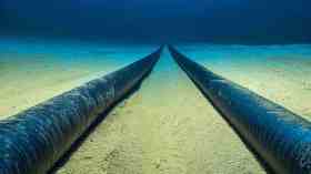 الجزائر تحضّر لإنجاز “كابل” بحري لتصدير الكهرباء إلى أوروبا