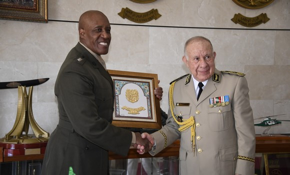 Le Général d’Armée Chanegriha reçoit le Commandant de l’AFRICOM