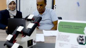 طالبة تخترع جهازا لإنتاج الكهرباء من الزيوت المستعملة