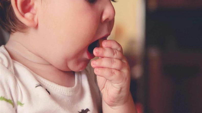 كيف تتصرف إذا ابتلع طفلك جسما غريبا؟