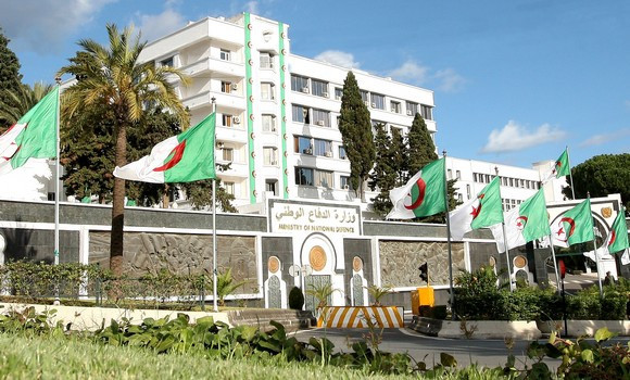 L’Algérie décide le retrait de son ambassadeur en France