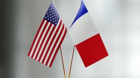 الديمقراطية درسان من أمريكا وفرنسا!