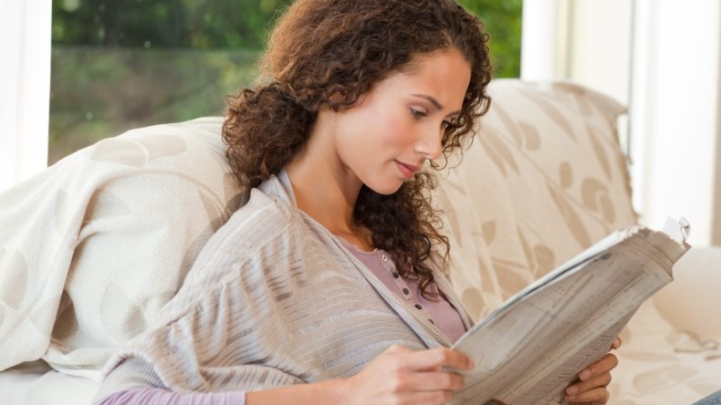 ماذا تفعل النساء عندما يجلسن بمفردهن؟