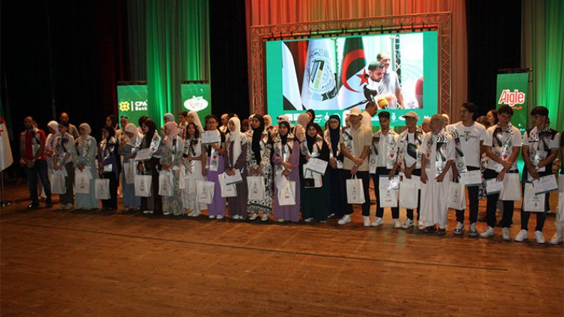 تكريم المتفوقين والنوابغ الأيتام بوسام التميّز الدراسي!