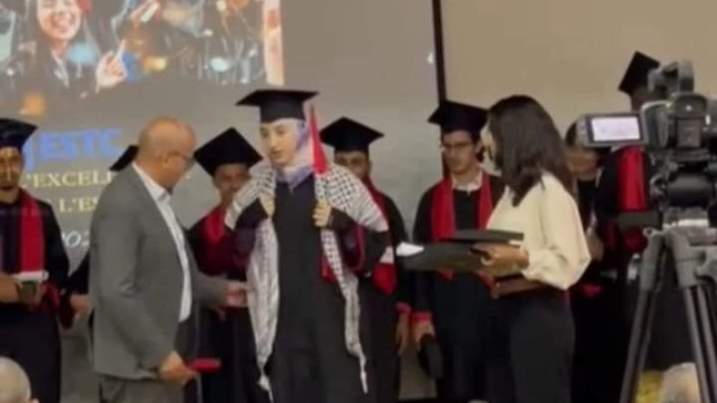 رفض تكريم طالبة متفوقة بسبب الكوفية الفلسطينية يثير جدلا في المغرب (فيديو)