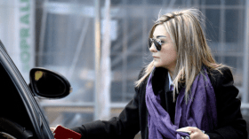 ما حقيقة الصورة المتداولة لـ “لونا الشبل”  في المستشفى قبل وفاتها؟