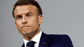 La chute d’Emmanuel Macron après le pari raté de la dissolution
