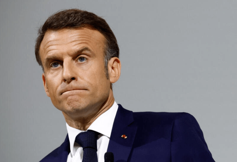 La chute d’Emmanuel Macron après le pari raté de la dissolution