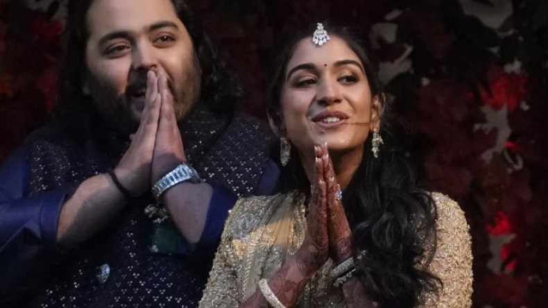 زفاف نجل أغنى رجل في قارة آسيا يوقف حركة المرور في مومباي!