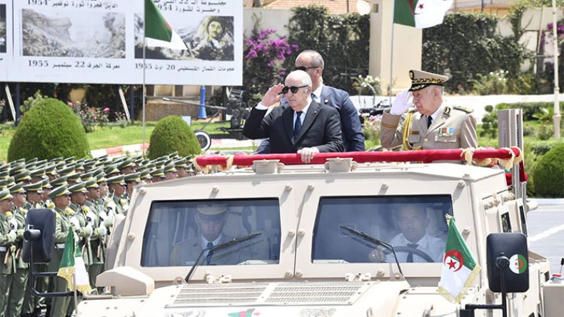 قوات الجيش تحت أعين القائد الأعلى الرئيس تبون