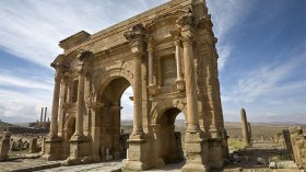 “السياحة التاريخية” في الجزائر تغري الزوار وتحتاج إلى عناية واستثمار