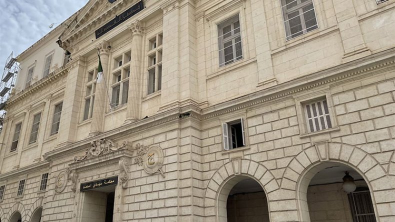 محاكمة 14 إطارا جمركيّا و54 متهما آخر في 18 جويلية