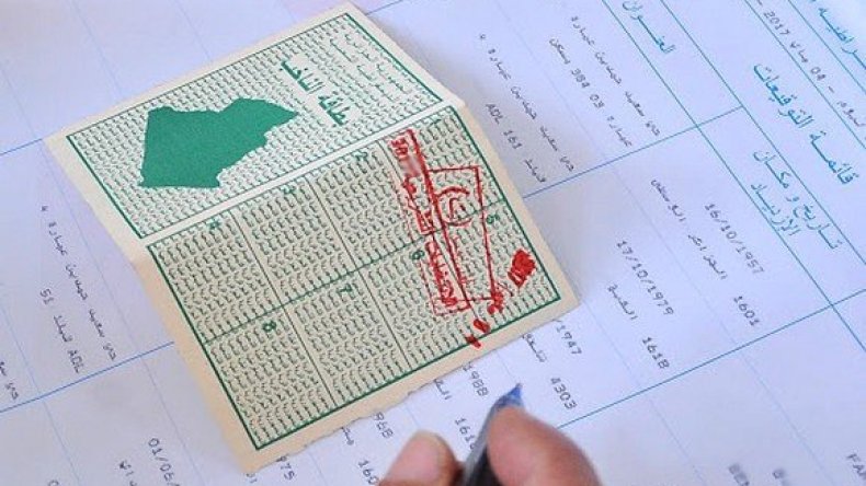 تصويت حاملي بطاقة الناخب غير المقيدين في قوائم التوقيع