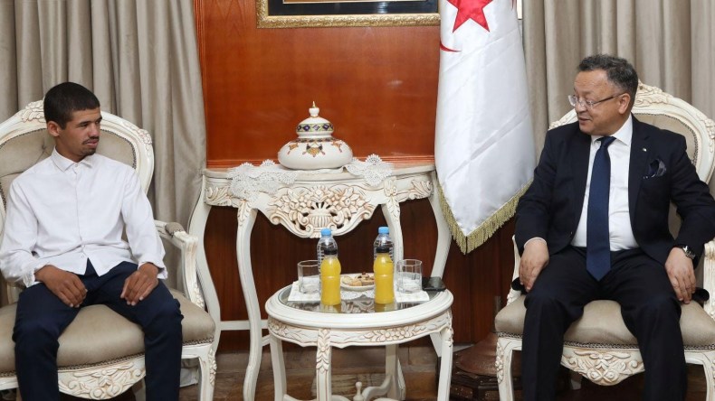 بداري يستقبل التلميذ بوحفص فضلاوي