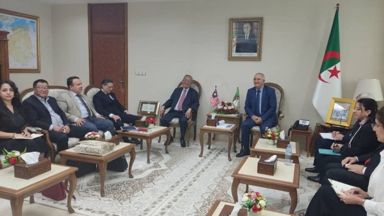 فايد يبحث مع رئيس مجمع “ليون” الماليزي فرص الاستثمار