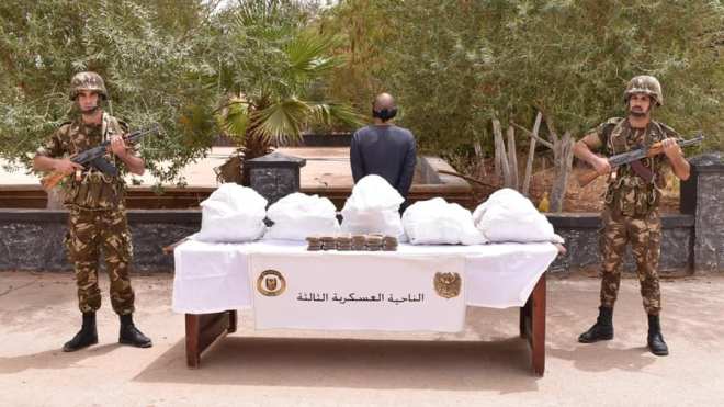  إحباط محاولات إدخال 8 قناطير من الكيف عبر الحدود مع المغرب