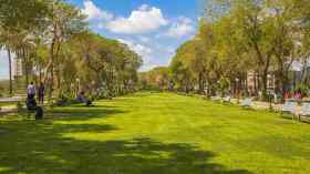 كيف يجب أن يكون سلوكك عند التنزه في الأماكن العمومية؟