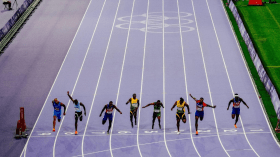 عداء أمريكي يفوز بذهبية أغرب سباق في تاريخ الأولمبياد