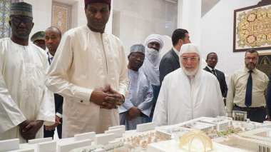 الوزير الاول النيجري يزور جامع الجزائر