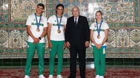 رئيس الجمهورية عبد المجيد تبون يُكرّم صُنّاع الأمجاد في قصر المرادية