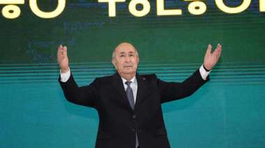 المترشح الحر عبد المجيد تبون ينشط تجمعا شعبيا بولاية وهران