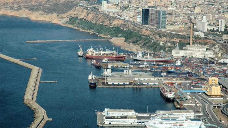 انتهاء الشطر الأول من طريق ميناء وهران والطريق السيار