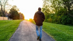 كم خطوة يجب أن تمشي لتحافظ على صحتك؟