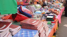 تجار “رحماء” يبادرون إلى خفض أسعار الأدوات المدرسية